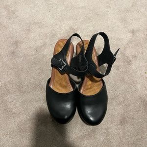 Like new B O C BY BORN Natasha Mary Jane Platform Pump Size 7